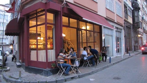 Kadıköy'de Hangi Kafeler Var? Kahve Tutkunlarının Kaçırmaması Gereken Mekanlar