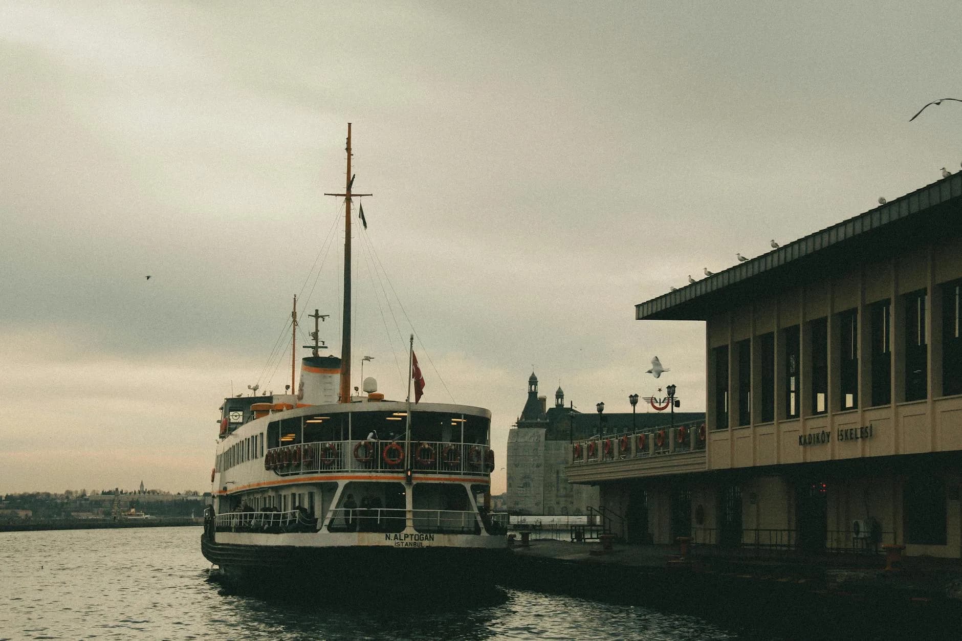 Kadıköy'de Öğrenci Rehberi: Ucuz Yemek, Kafe, Kütüphane ve Ulaşım