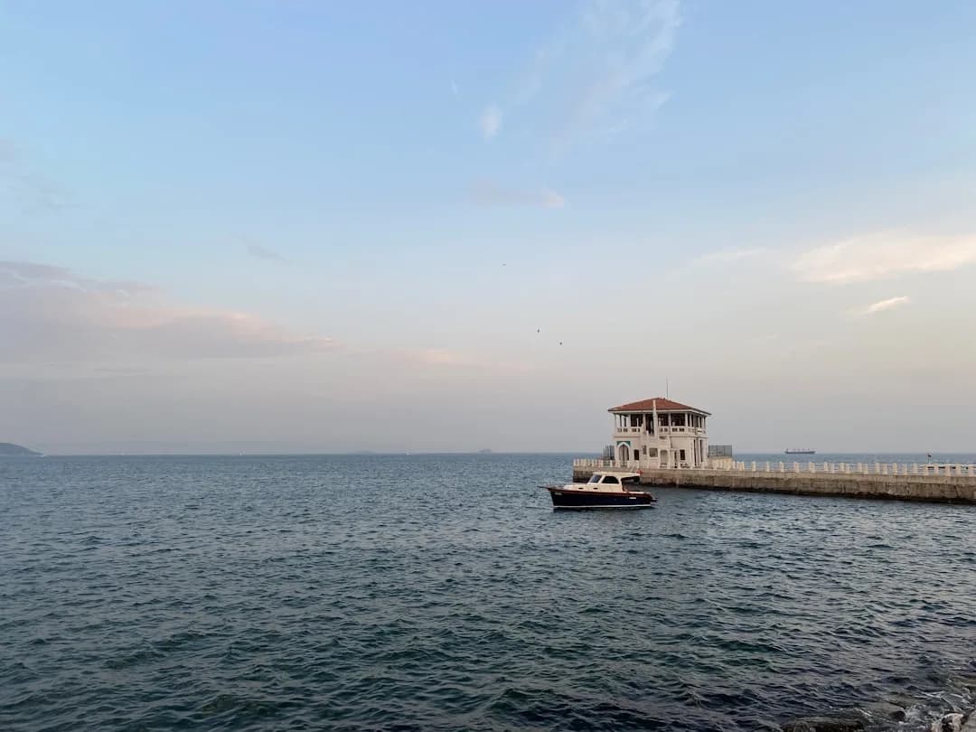 Kadıköy'de Bir Gün: Sabah Kahvesinden Gün Batımına Yürüyüş Rotası