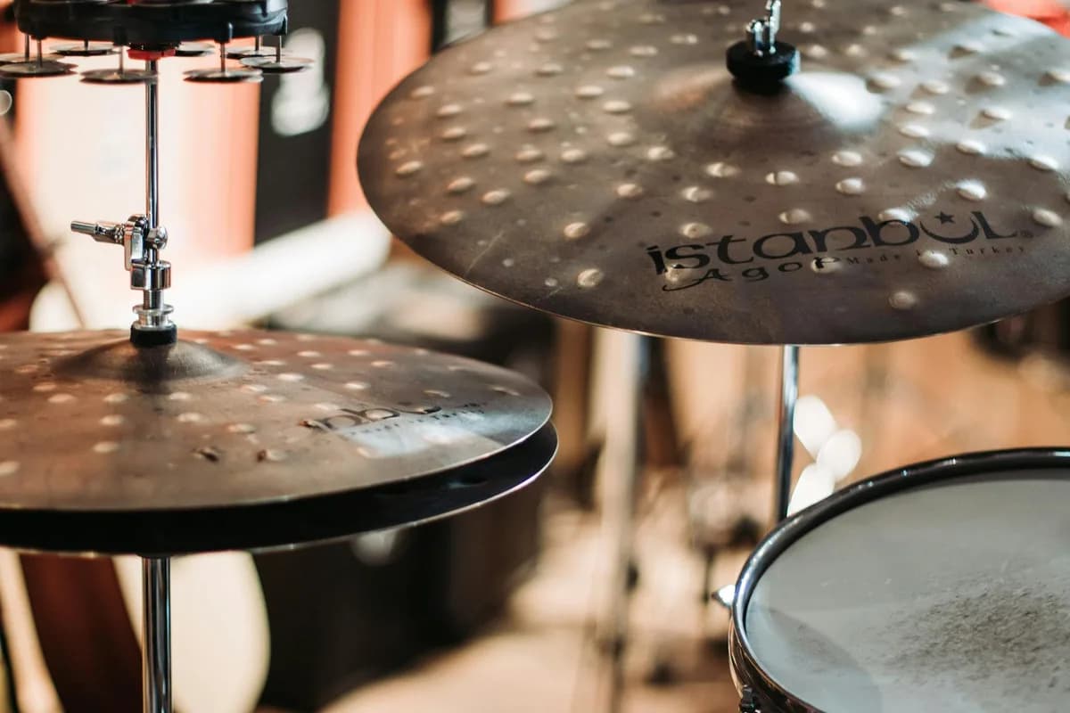 Kadıköy Müzik Mağazaları: Plak, Enstrüman ve Müzik Ekipmanları Rehberi
