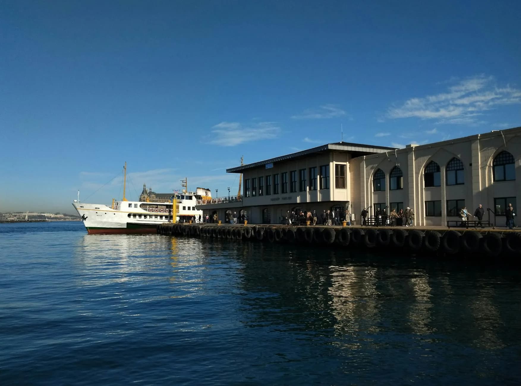Kadıköy'de Öğrenci Rehberi: Ucuz Yemek, Kafe, Kütüphane ve Ulaşım