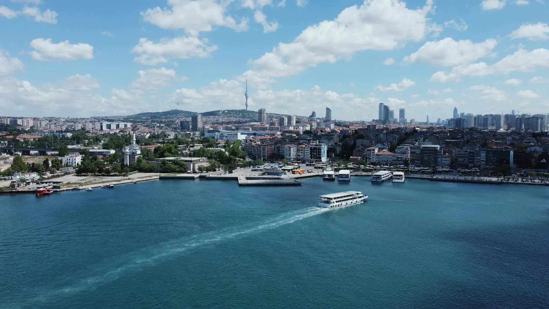 Kadıköy Güzellik ve Bakım Rehberi: Klinik, Kuaför, Cilt Bakımı ve Bölge Seçimi