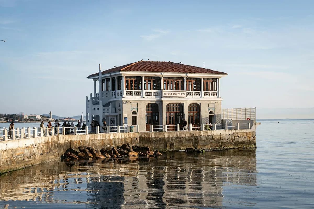 Kadıköy'ün En İyi 10 Manzara Noktası: Deniz, Boğaz ve Gün Batımı