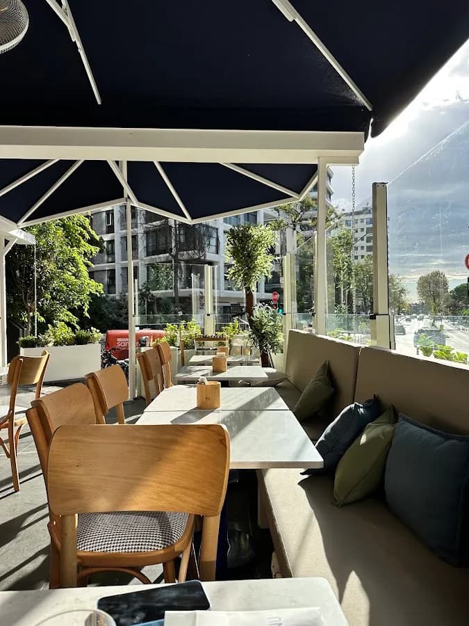 Manu Bakery & Eatery