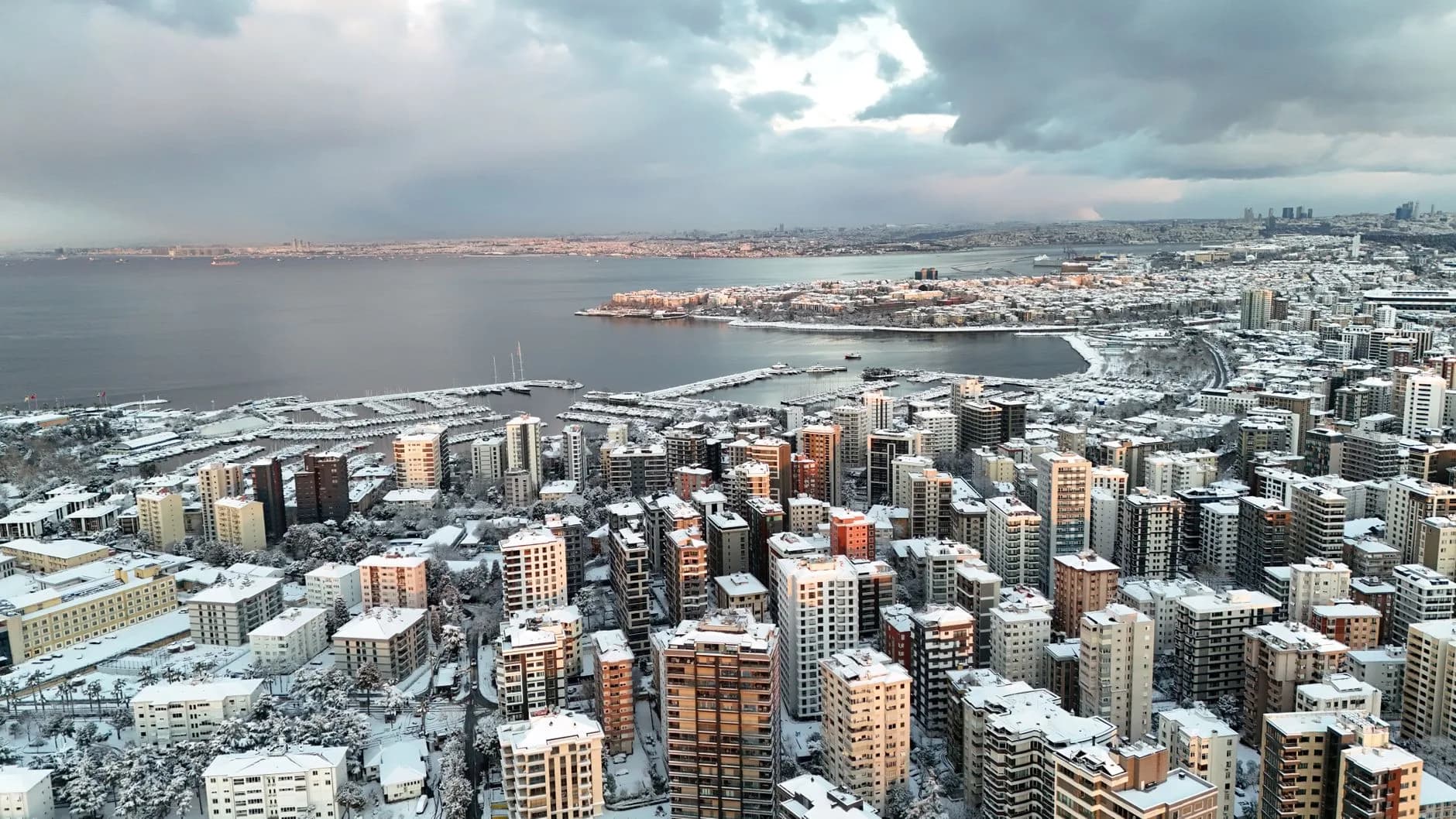 Kadıköy Nüfusu ve Demografisi 2026: Rakamlarla İlçe