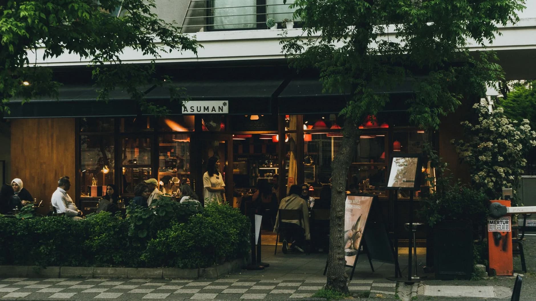 Asmalı Bahçe Kadıköy: Mekan Rehberi, Menü ve Rezervasyon Bilgisi