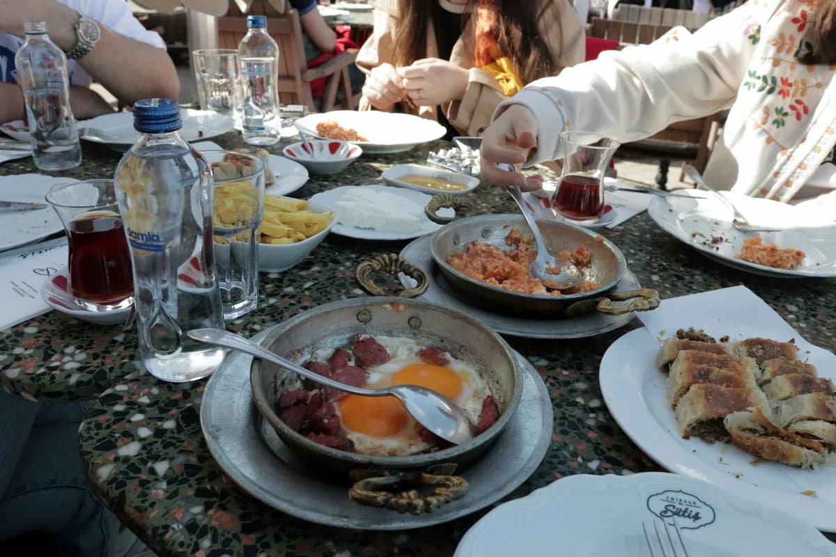 Bostancı'da Kahvaltı ve Brunch: Sahil Kafelerinden Ev Yemeklerine Rehber
