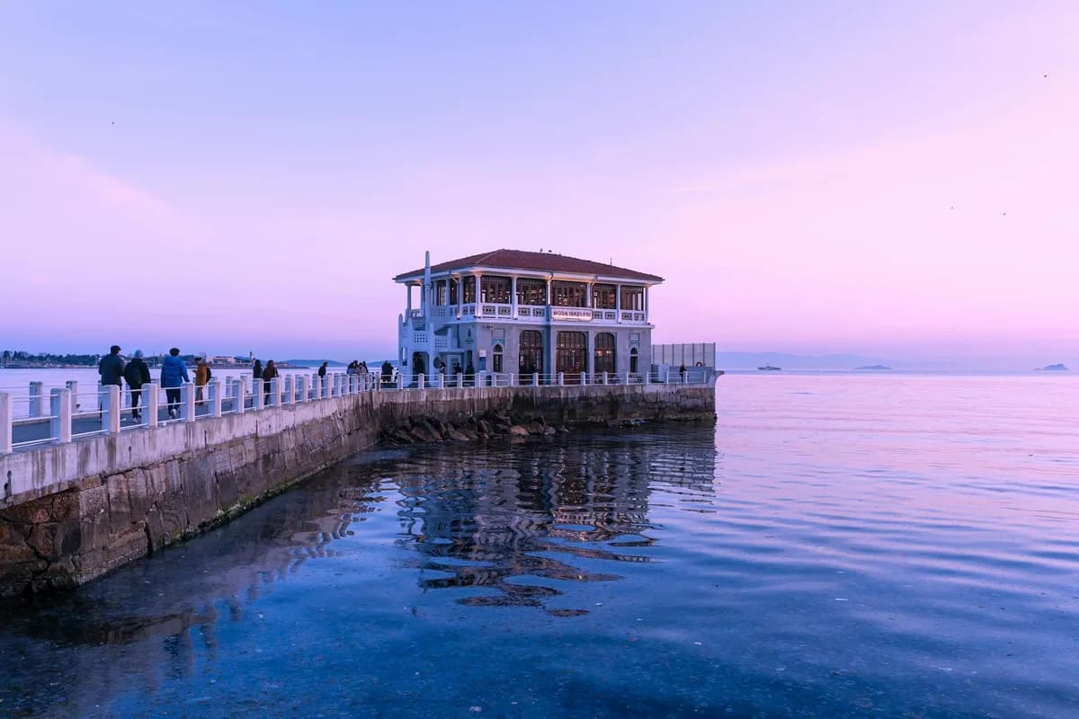 Fehmi 1958 Kadıköy: Köklü Restoranın Menüsü, Tarihi ve Rezervasyon Rehberi