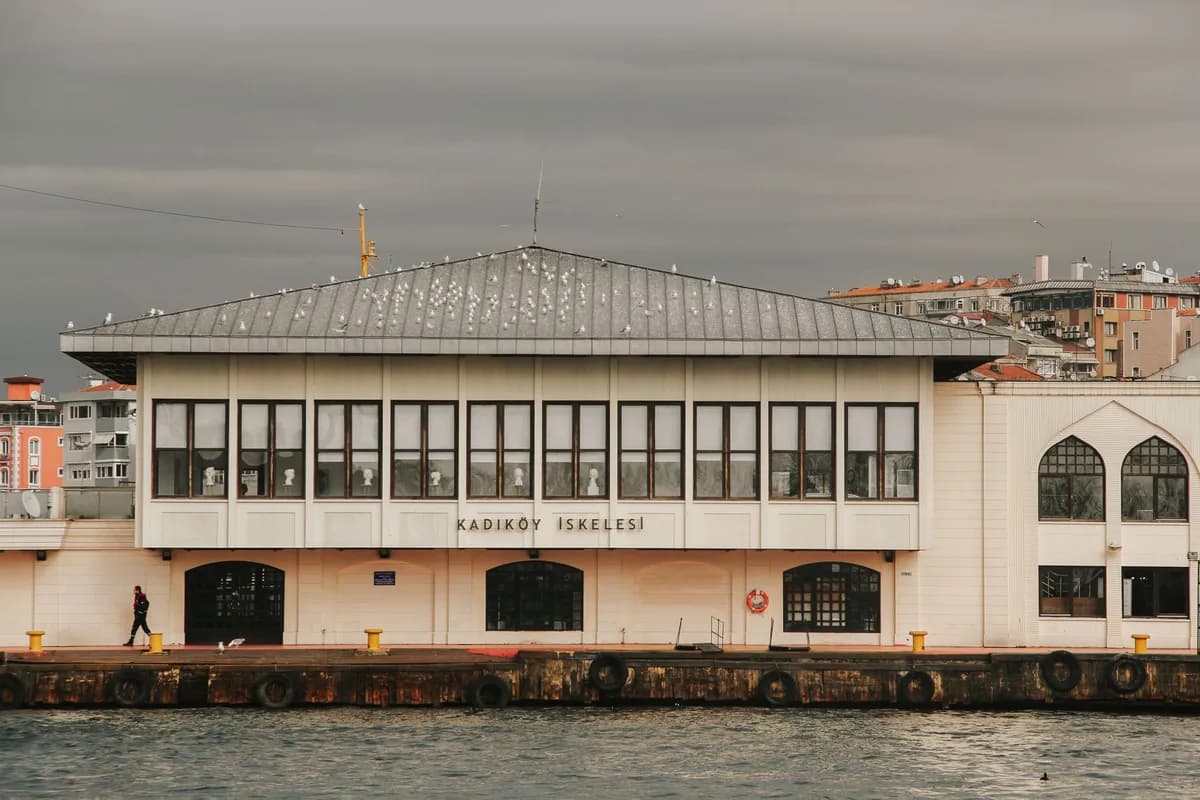 Kadıköy'de Alkolsüz Eğlence Rehberi: Çay, Tatlı, Etkinlik ve Kafe