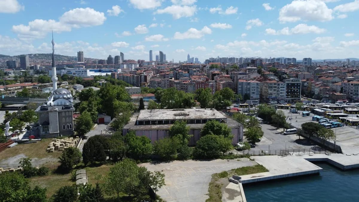 Kadıköy'de Araç ve Otopark Rehberi: Park Yerleri, Ücretler ve Alternatifler