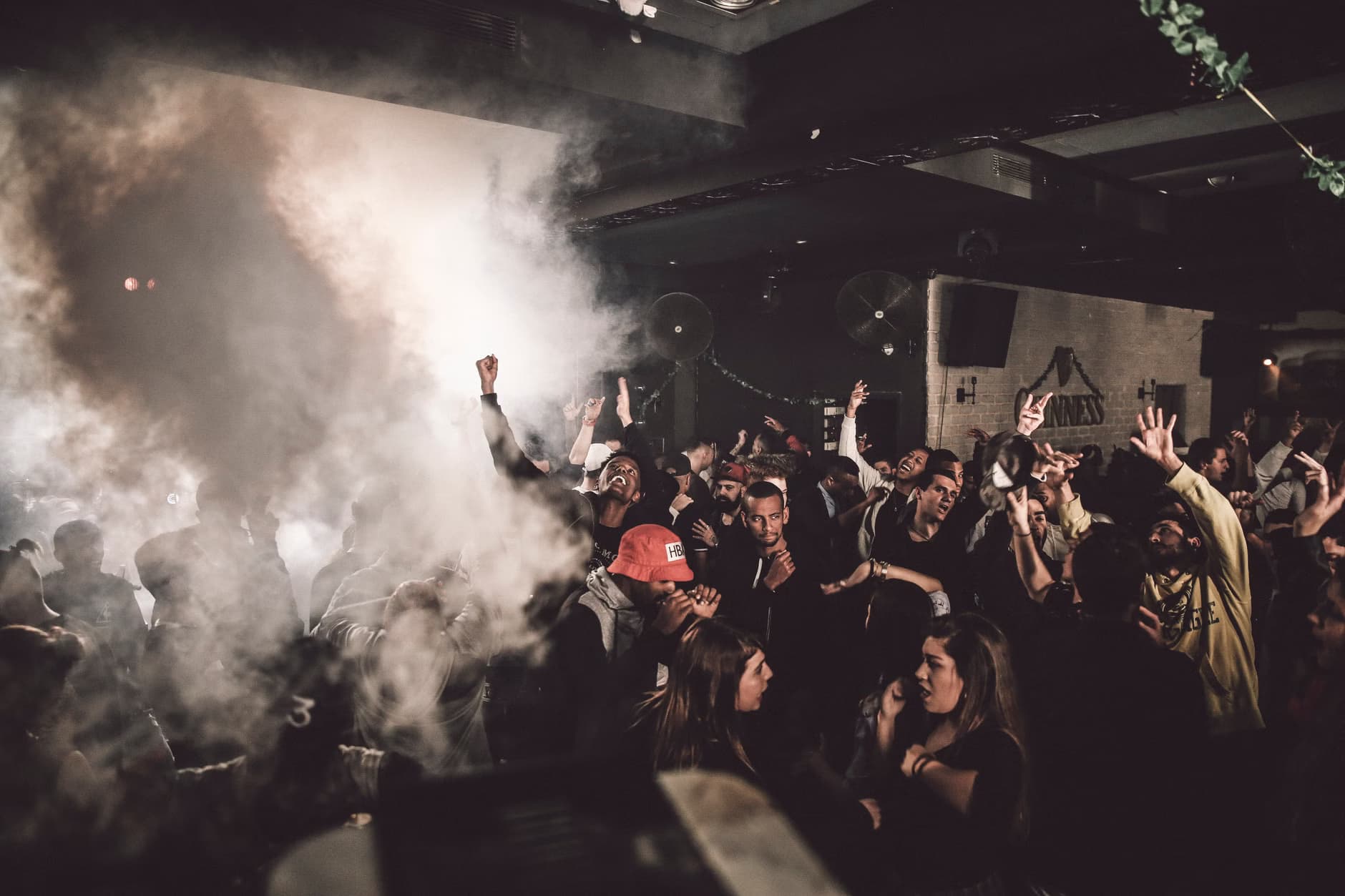 Kadıköy'de Canlı Müzik Mekanları: Bar, Sahne ve Hafta Sonu Programı