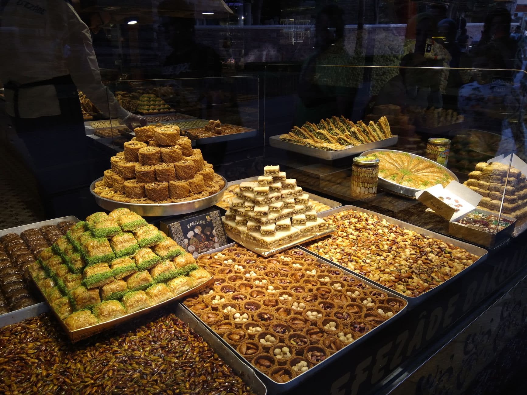 Kadıköy'de Pastacı ve Tatlıcı Esnafı: Ev Yapımı Tatlı ve Geleneksel Tatlar