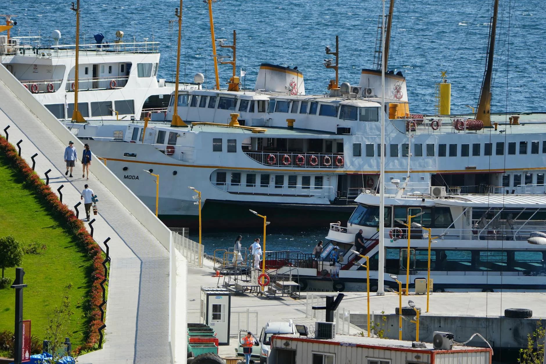 Kadıköy'de Yaşamak: Mahalle Atmosferi, Günlük Hayat ve Yerel İpuçları
