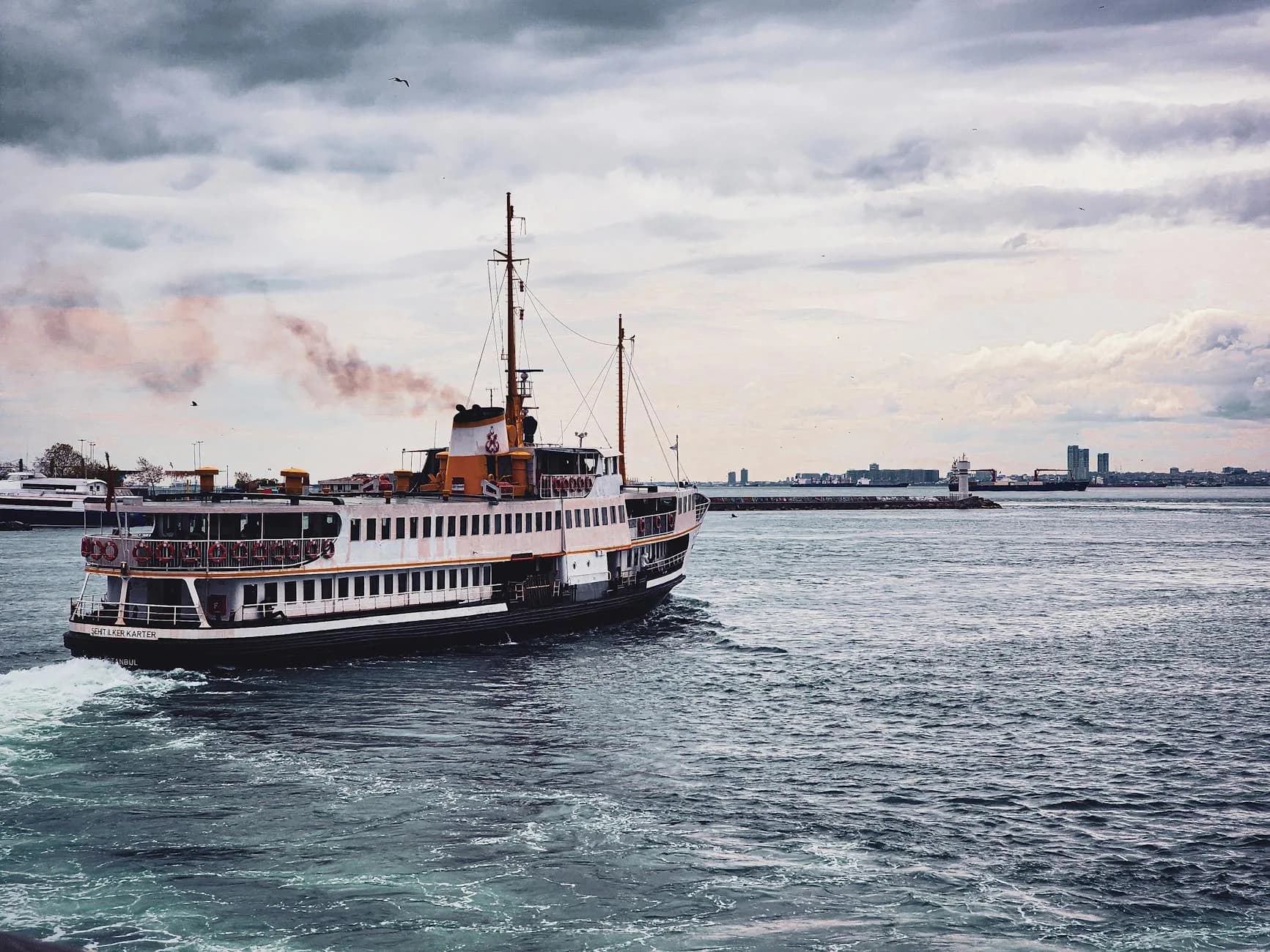 Kadıköy'den Avrupa Yakasına: Vapur, Köprü ve Marmaray Karşılaştırması