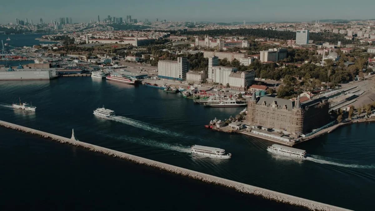 Kadıköy'den Üsküdar'a: Kıyı Yürüyüşü, Tarihi Semtler ve Karşılaştırma