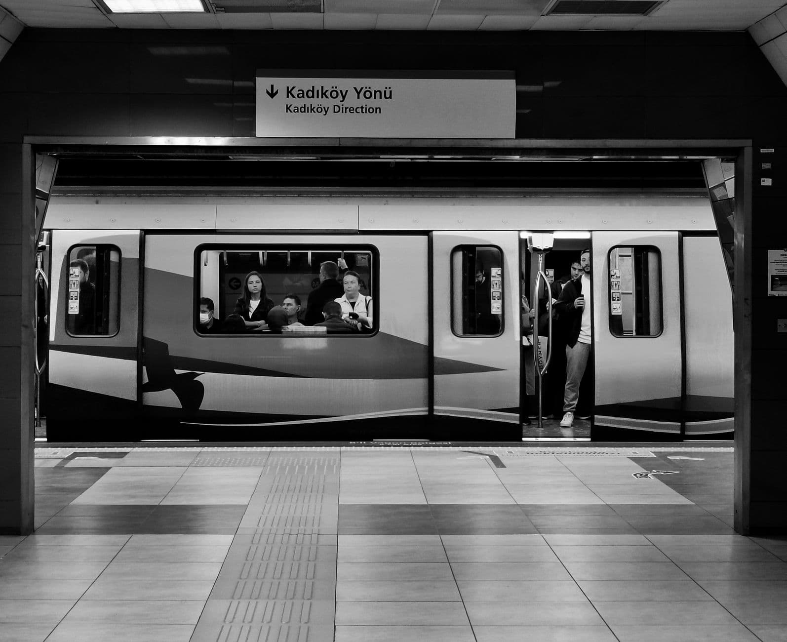 Kadıköy Ekspres Rehberi: 3 Saatte Kadıköy — Ziyaretçi ve Transit Rehberi