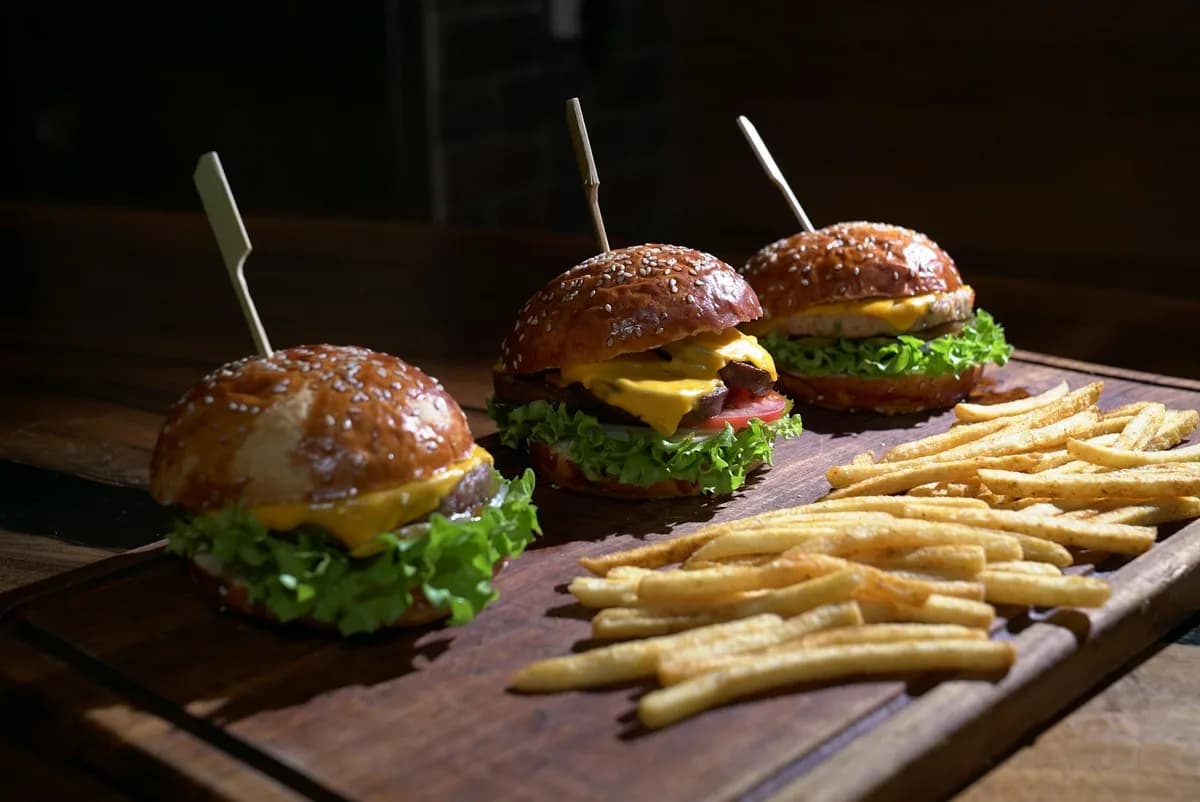 Kadıköy Fast Food ve Pratik Yemek Rehberi: Burger, Wrap ve Hızlı Öğle