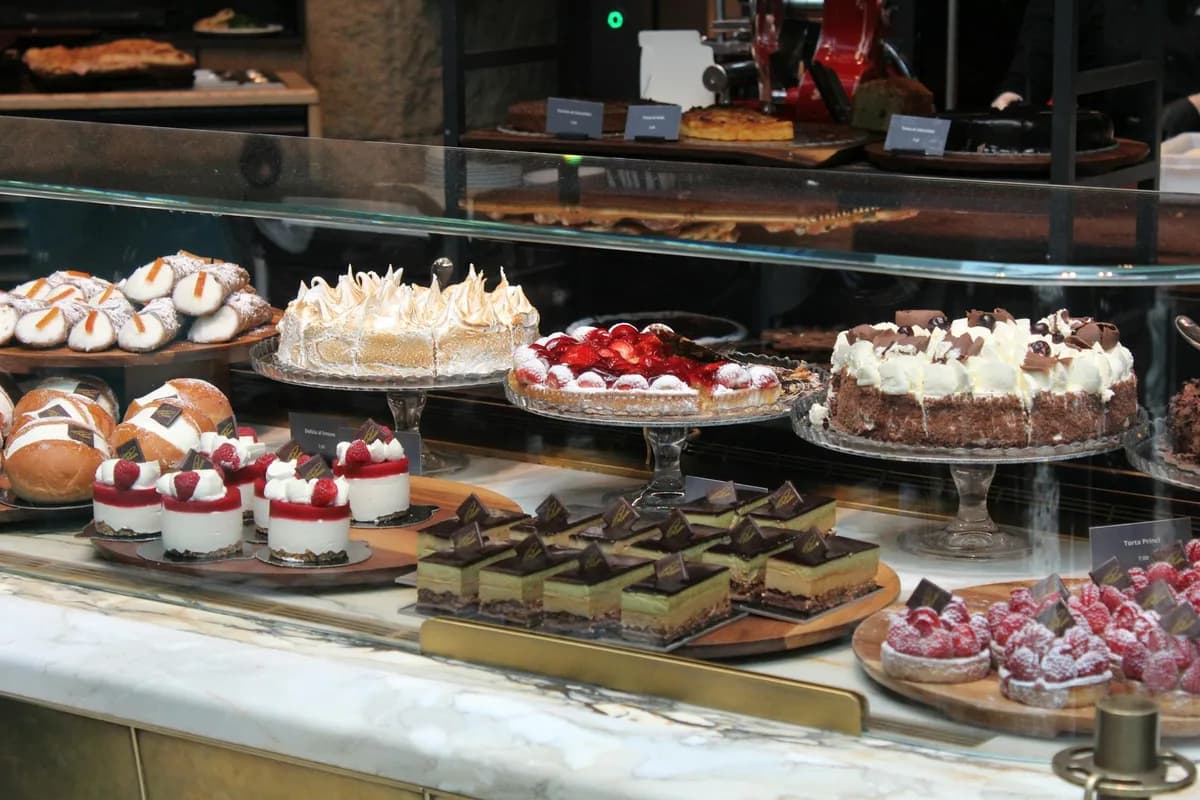 Kadıköy Pastane ve Tatlı Rehberi: En İyi Pasta, Börek ve Dondurma Mekanları