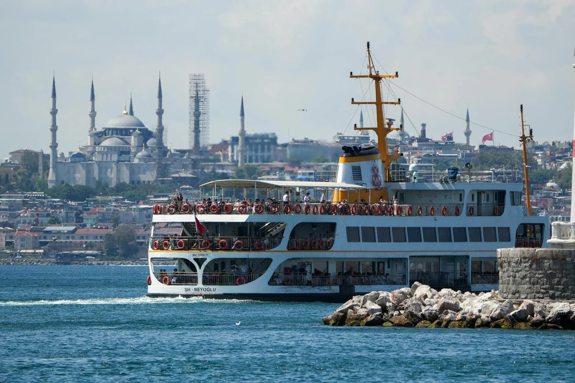 Kadıköy Ulaşım Rehberi: Vapur, Metro, Marmaray ve Otobüs Nasıl Bağlanır?