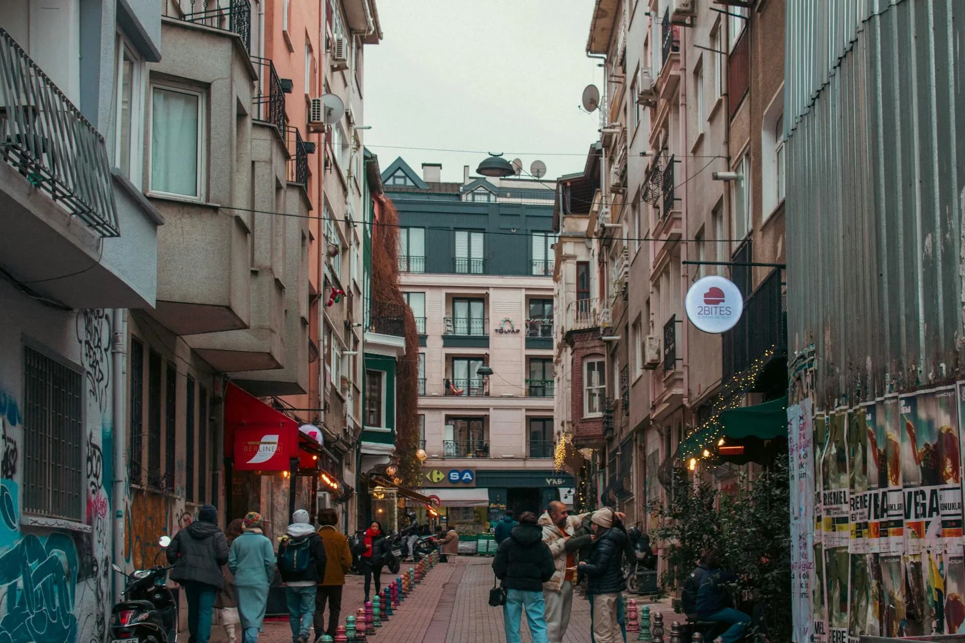 Osmanağa ve Bahariye Caddesi Rehberi: Kadıköy Merkezde Yürüyüş, Alışveriş ve Kültür