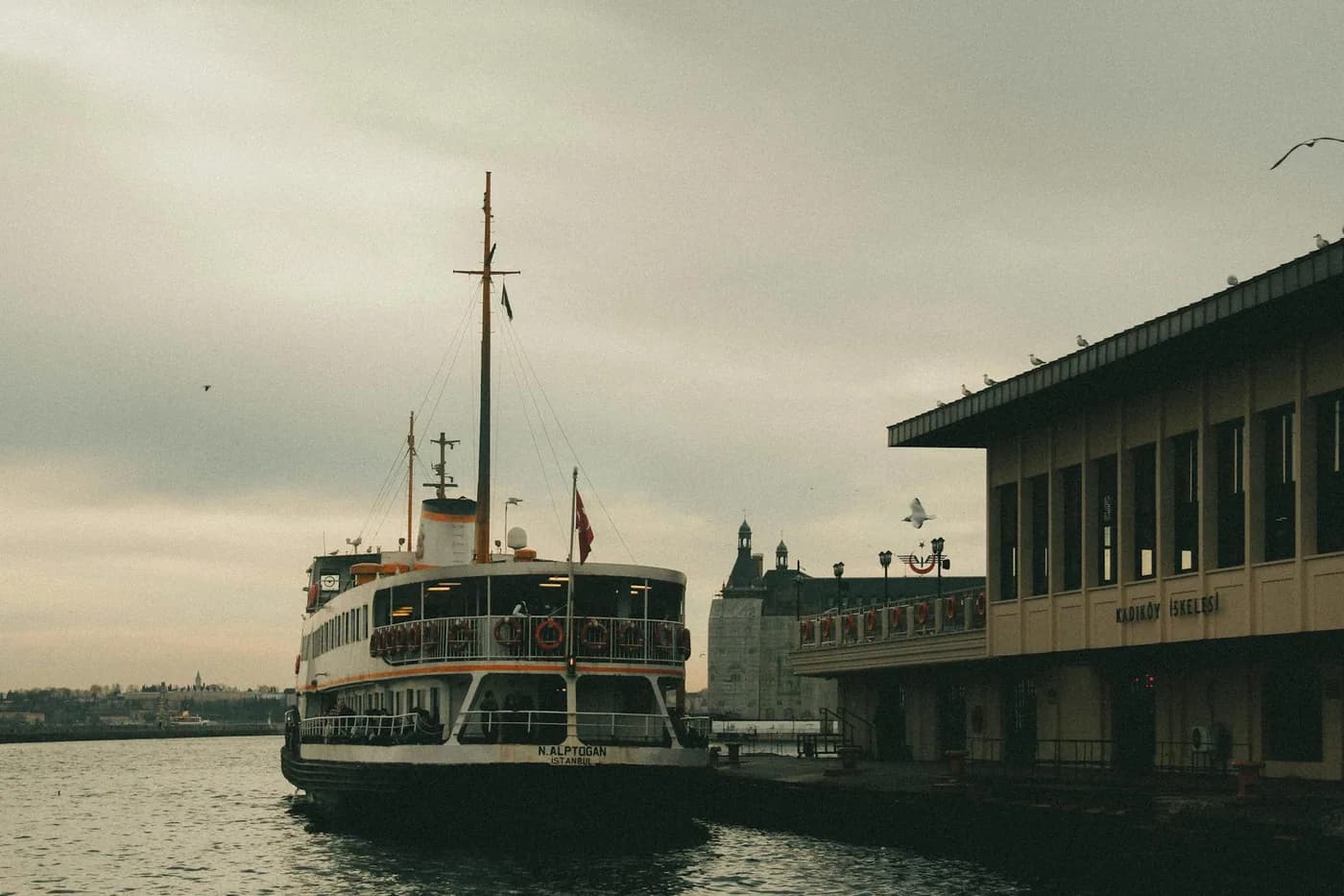 Eski Yeni Şeyler dükkanı (TURAK LİBRİS)