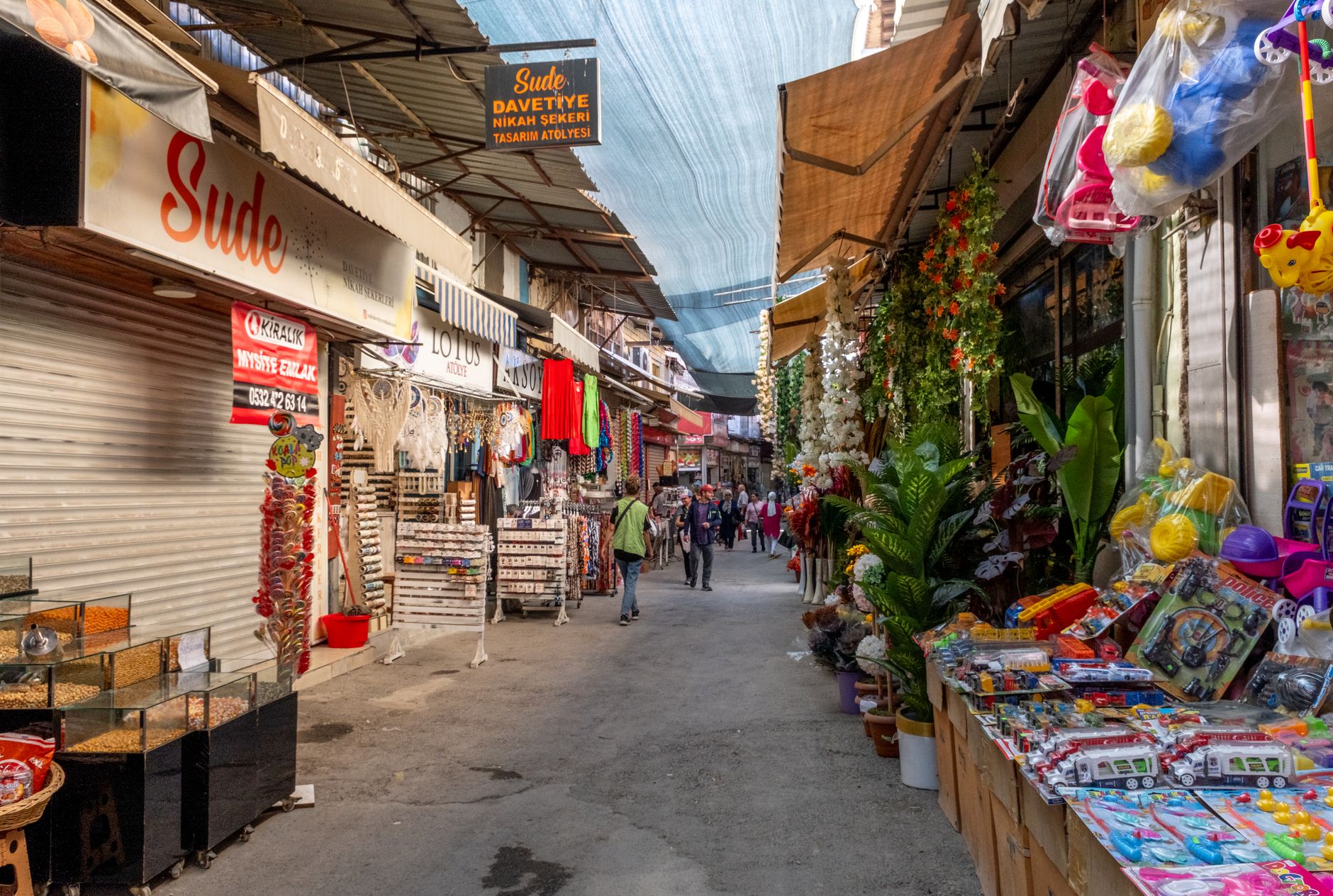 Kadıköy Çarşı Sokak Dükkanları Turu: Balıkçıdan Aktara, Sahaftan Kasaba - Kadıköy rehber görseli