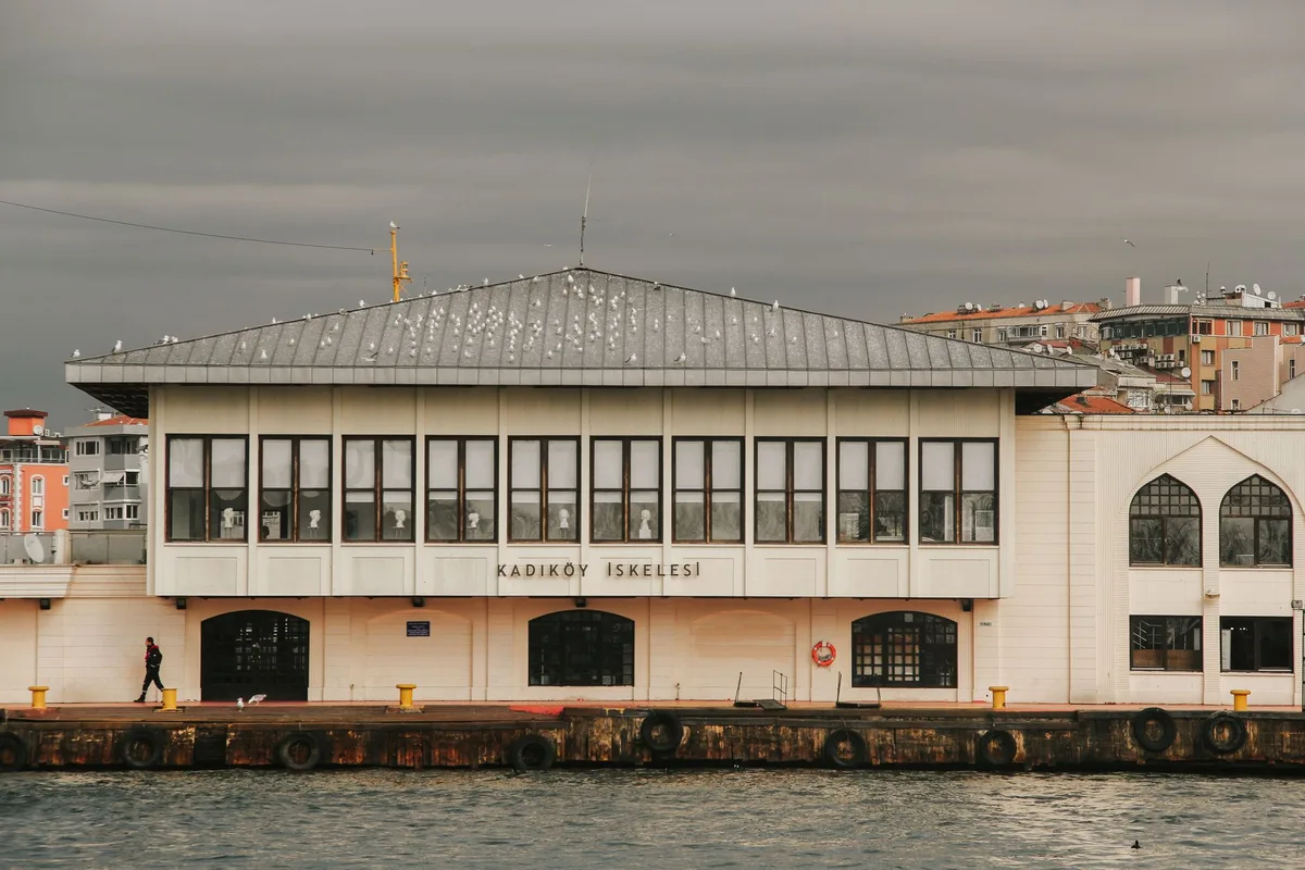 Kadıköy'de Alkolsüz Eğlence Rehberi: Çay, Tatlı, Etkinlik ve Kafe - Kadıköy rehber görseli