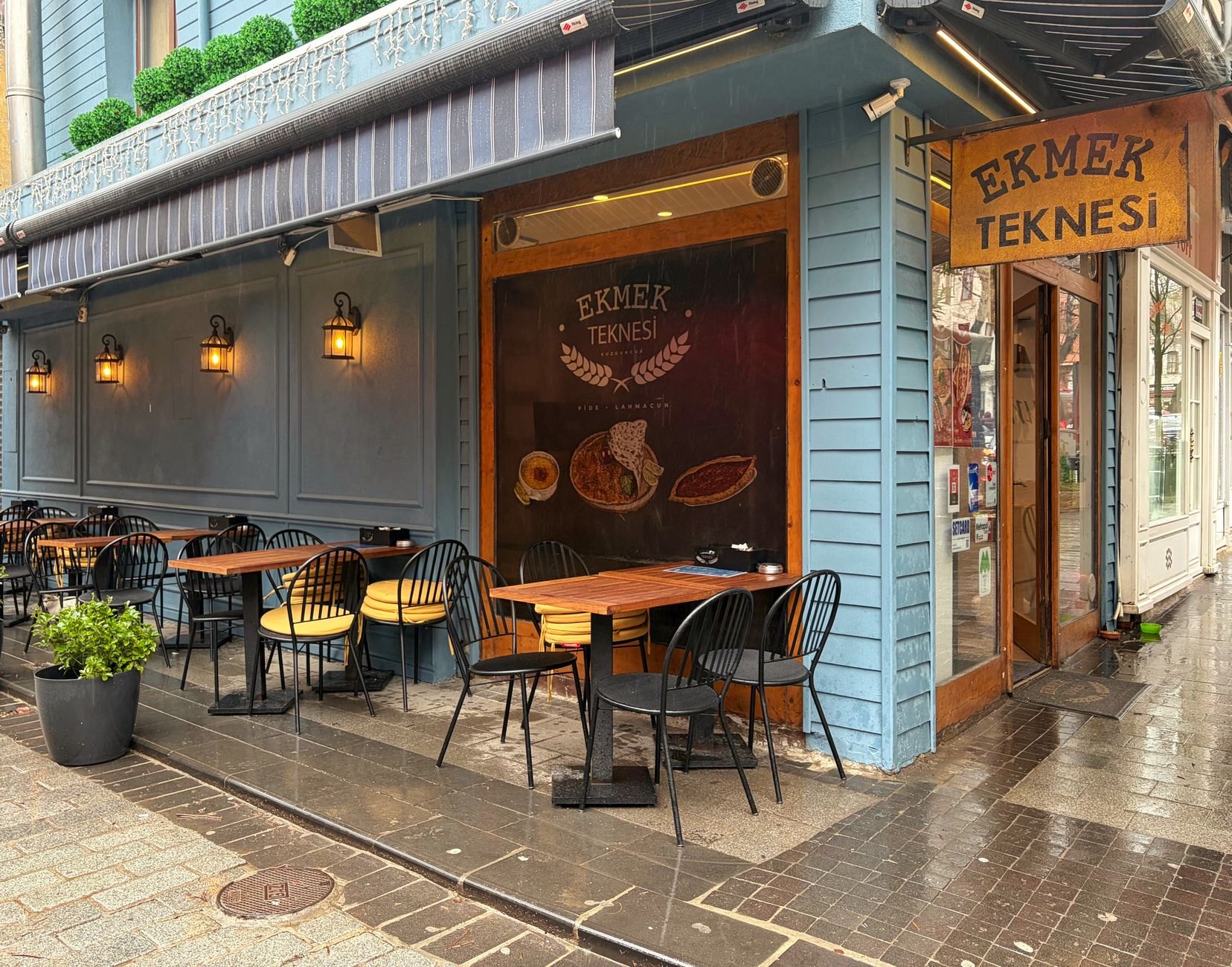 Kadıköy'de Nargile Kafe Rehberi: Atmosfer, Fiyat ve Ziyaret Saatleri - Kadıköy rehber görseli