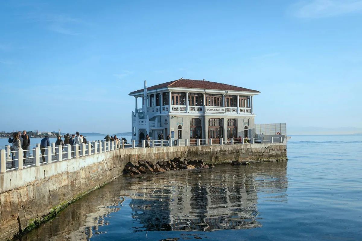 Kadıköy Rum ve Ermeni Tarihi Mirası: Kiliseler, Okullar ve Kültürel Rotalar - Kadıköy rehber görseli