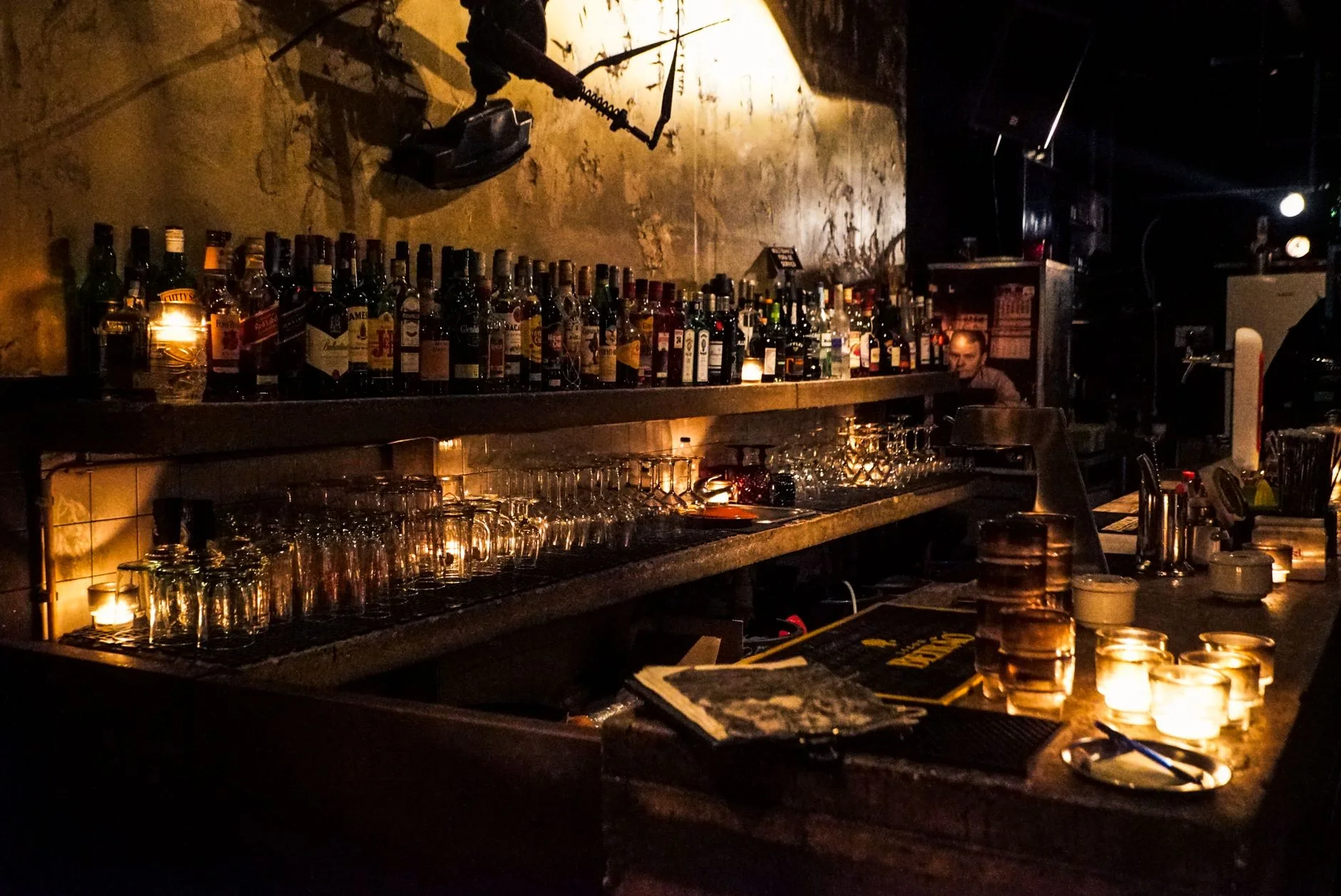 Karga Bar: Kadıköy'ün Kült Gece Hayatı Mekanı Rehberi - Kadıköy ilişkili yazı
