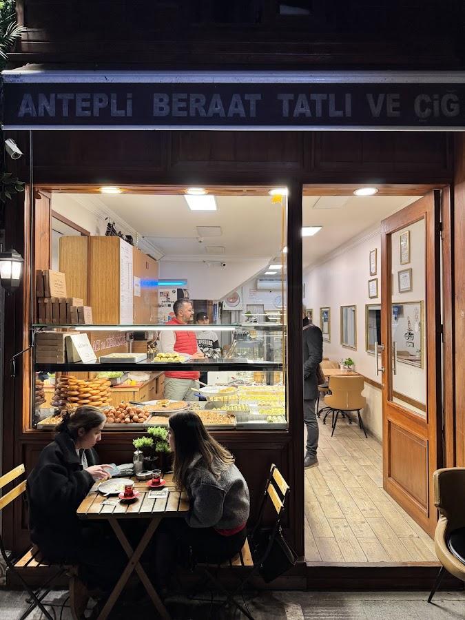 Antepli Beraat Tatlı Ve Çiğ Köfte Salonu - Kadıköy işletme fotoğrafı
