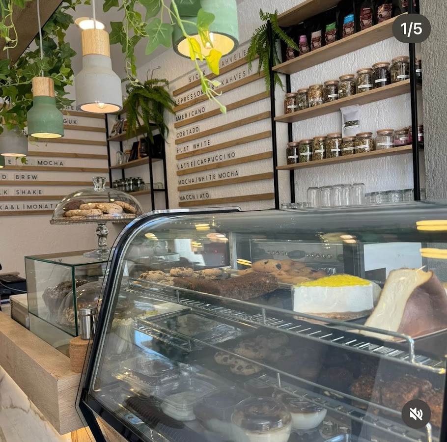 Poli Kafe - Kadıköy işletme fotoğrafı